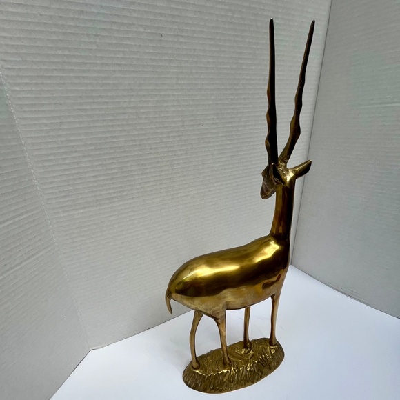 Mid-Century Modern Brass Gazelle Sculptures / Bookends in Brass, Pair - Picture 13 of 14